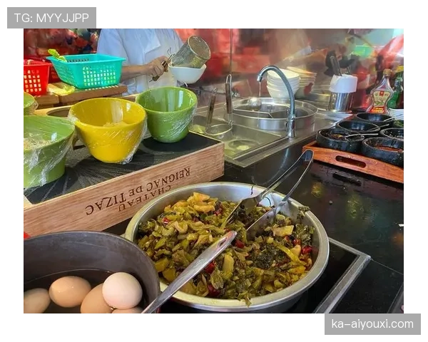 同学群还在拼外卖，翁泓阳随手一拍就是私人泳池早餐