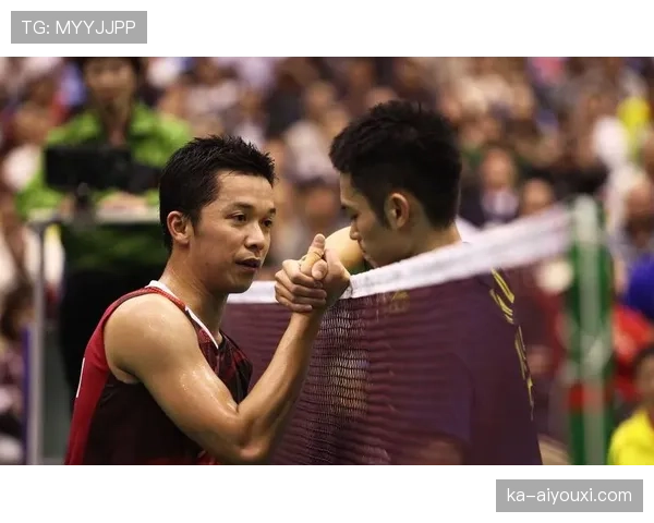 朋友群炸了，全是陶菲克度假照，我差点把银行卡塞进枕头下